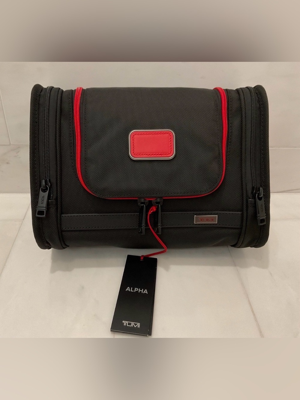 NEW Tumi ALPHA 11.75” Nylon HANGING TRAVEL DOPP KIT - BLACK with TUMI RED